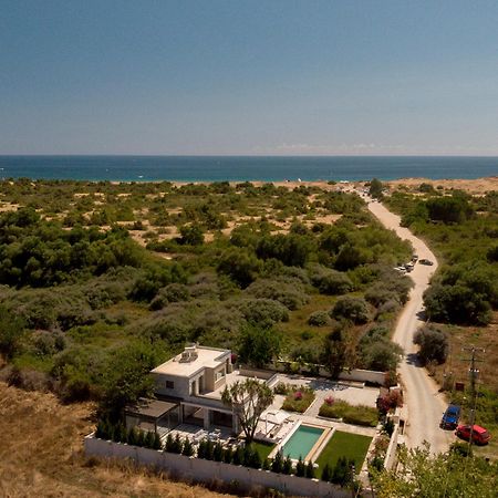 Línia Villa Flamingo - 4 Bedrooms - Private Pool - Next To Renowned Issos Beach & Lake Korission מראה חיצוני תמונה