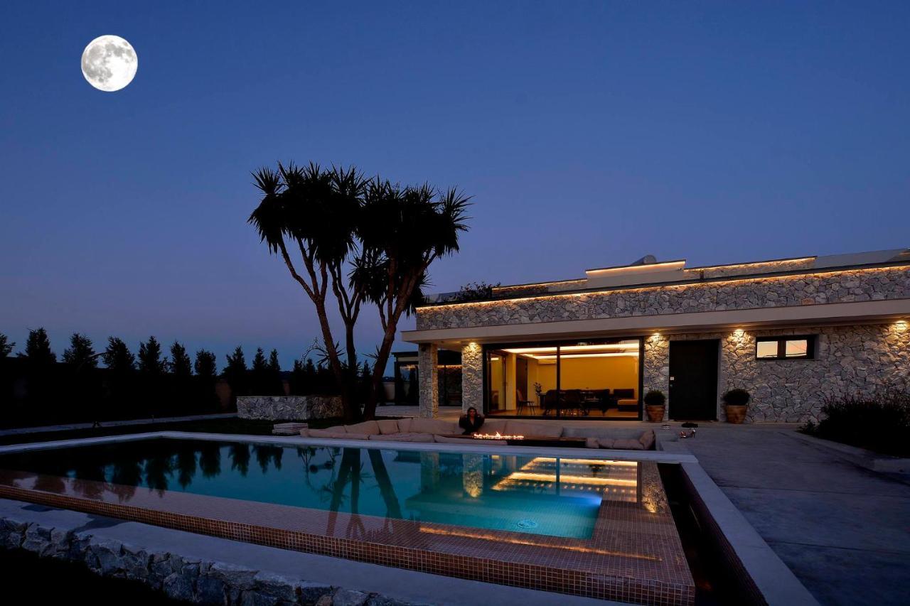 Línia Villa Flamingo - 4 Bedrooms - Private Pool - Next To Renowned Issos Beach & Lake Korission מראה חיצוני תמונה