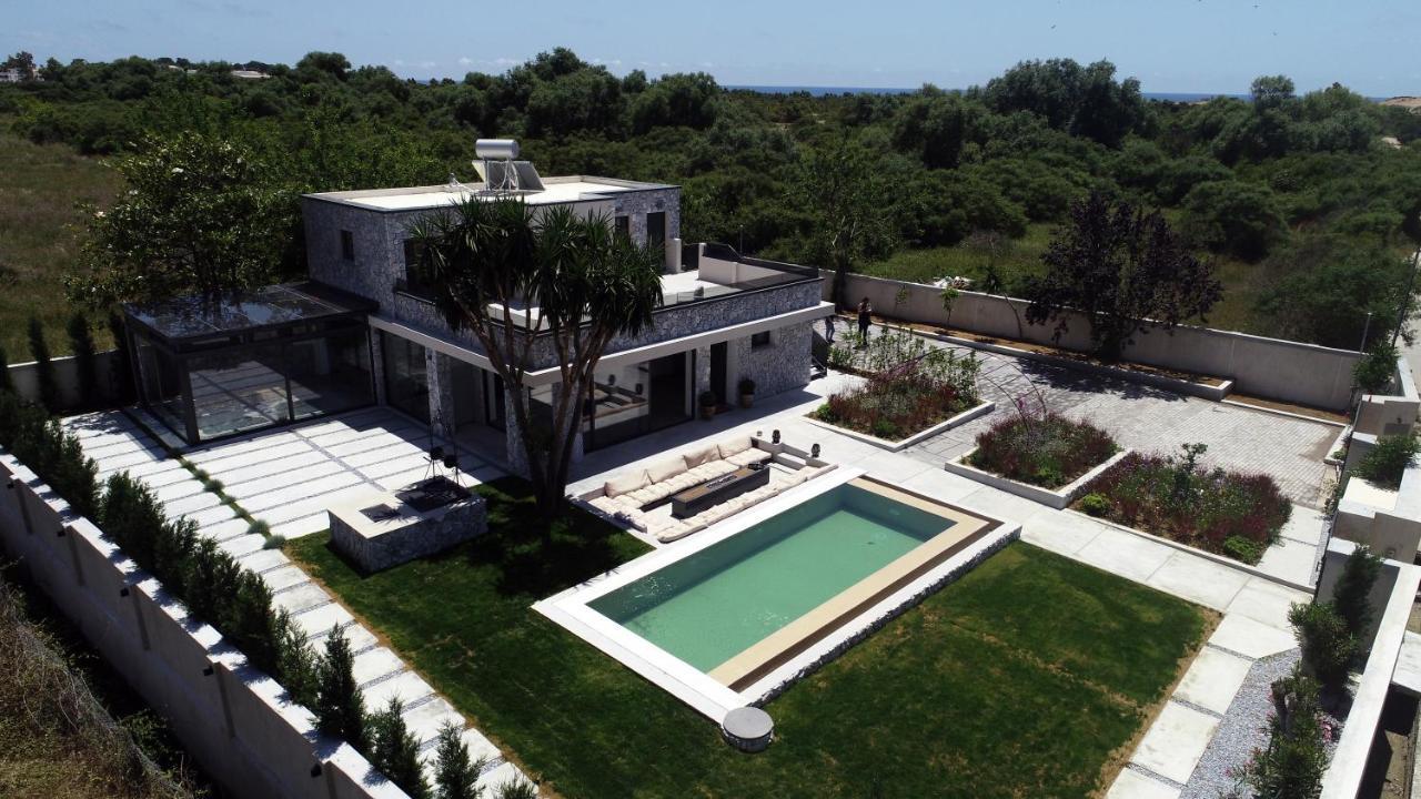 Línia Villa Flamingo - 4 Bedrooms - Private Pool - Next To Renowned Issos Beach & Lake Korission מראה חיצוני תמונה