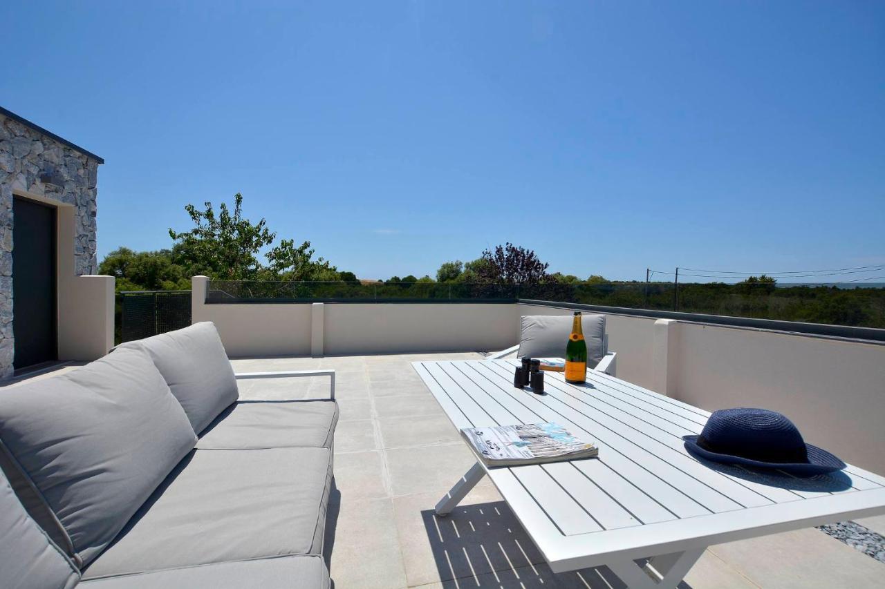 Línia Villa Flamingo - 4 Bedrooms - Private Pool - Next To Renowned Issos Beach & Lake Korission מראה חיצוני תמונה