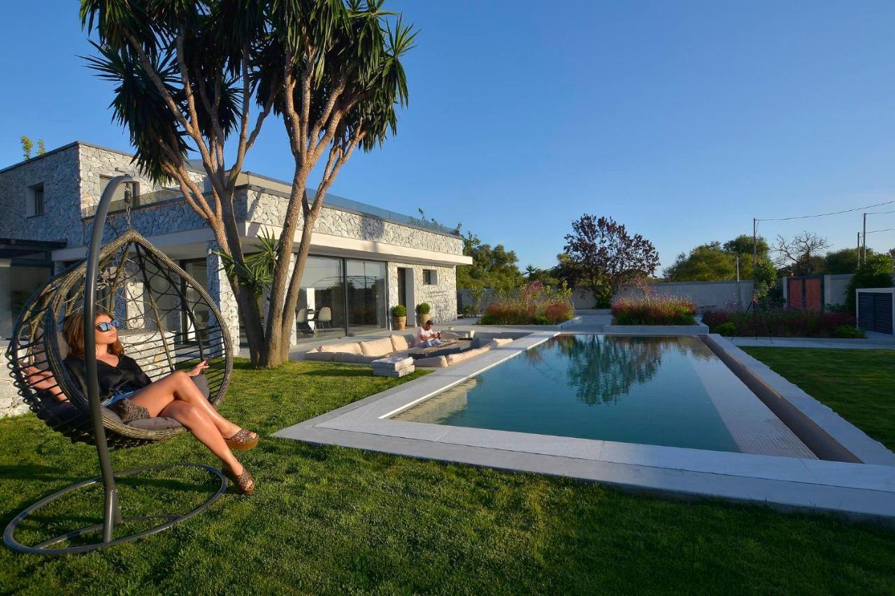 Línia Villa Flamingo - 4 Bedrooms - Private Pool - Next To Renowned Issos Beach & Lake Korission מראה חיצוני תמונה